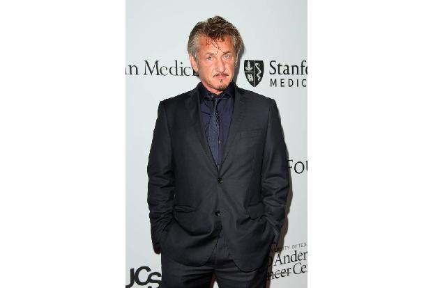 Sean Penn rutschte einst die Faust am Filmset aus. Er wurde zu 60 Tagen Haft verurteilt, doch seine damalige Frau Madonna le...