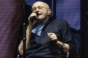 Phil Collins bestreitet die letzten Genesis-Konzerte im Sitzen