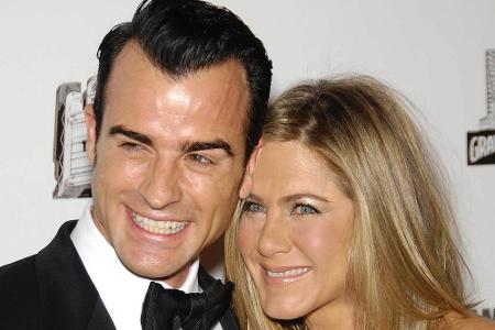 2012: Darf es etwas wilder sein? Zusammen mit Partner Justin Theroux besucht Jennifer Aniston den 26. Cinematique Award. Auc...