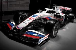 Schumi-Renner im Russen-Look