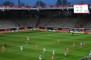 Feuerwerk und Brand beim Stadtderby: Polizei leitet Strafermittlung ein
