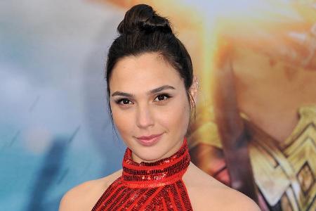 Gal Gadot hat bereits zwei Kinder mit Ehemann Yaron Versano. Gal Gadot hat bereits zwei Kinder mit Ehemann Yaron Versano.