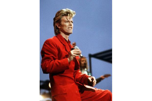 Brians Kollege David Bowie erlitt 2004 einen Herzinfarkt und macht daraufhin kurzen Prozess: Er ging nie wieder auf Tour, we...