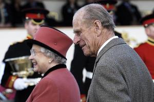 Queen Elizabeth II. erinnert an Prinz Philip als Weltenbummler