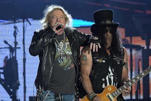 Guns N' Roses während eines Auftritts im Jahr 2017