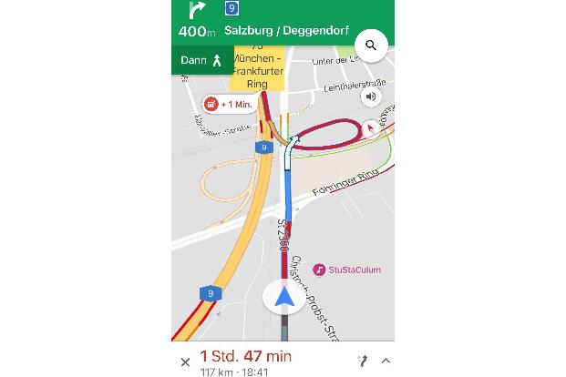 Google Maps signalisiert uns Stau.