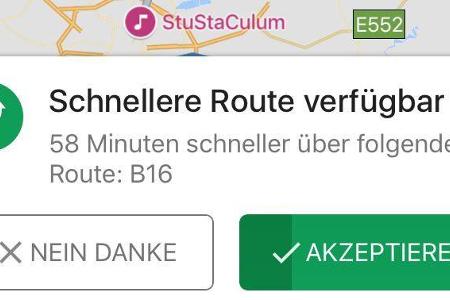 Google Maps weist auf eine schnellere Route hin. Diesen Vorschlag können wir annehmen oder ablehnen.