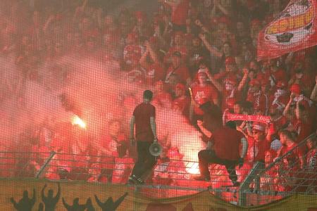 Nach Pyro-Aktion im Derby: DFB leitet Ermittlungen ein