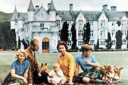 Ein weiteres Familienbild aus dem darauffolgenden Jahr. Im Februar 1960 wird Prinz Andrew (Mitte) geboren.