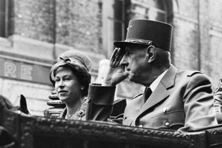 Queen Elizabeth II. gemeinsam mit dem französischen Präsidenten Charles de Gaulle in London.