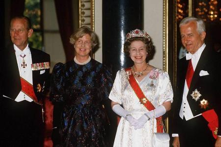 Queen Elizabeth II. trifft bei einem Staatsbesuch in Deutschland den amtierenden Bundespräsidenten Richard von Weizsäcker.