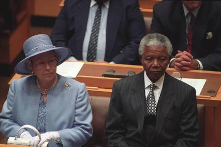 Seit ihrem 21. Geburtstag war Queen Elizabeth II. nicht mehr in Südafrika, 1995 wird sie dort von Präsident Nelson Mandela e...