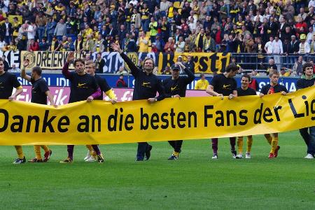 ... aus einem Abstiegskandidaten macht Klopp innerhalb einer Saison ein Team, das die Teilnahme am europäischen Geschäft nur...