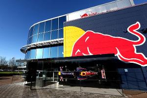 Red Bull klaut Mercedes Leute