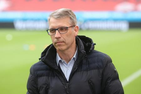 Nach Fan-Angriffen: Knäbel stellt Schalke-Profis Auflaufen frei Nach Fan-Angriffen: Knäbel stellt Schalke-Profis Auflaufen frei