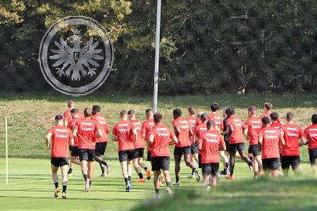 Fußball-Bundesligist Eintracht Frankfurt muss sich einen neuen Trainer suchen, nachdem Adi Hütter von einer Ausstiegsklausel...