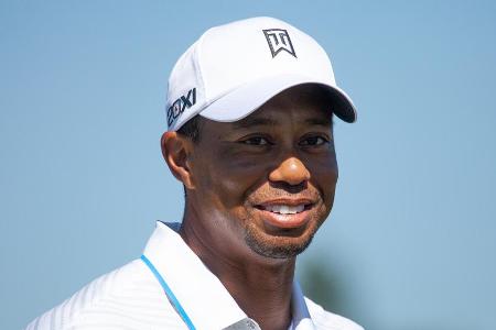 Tiger Woods wurde nicht durch sein Handy abgelenkt Tiger Woods wurde nicht durch sein Handy abgelenkt