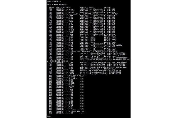 Durch Eingabe des Befehls netstat werden alle aktiven TCP- und UDP-Verbindungen aufgeschlüsselt.