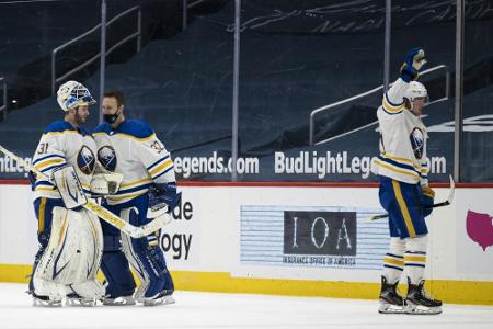 NHL: Tobias Rieder feiert emotionalen Sieg mit Buffalo NHL: Tobias Rieder feiert emotionalen Sieg mit Buffalo