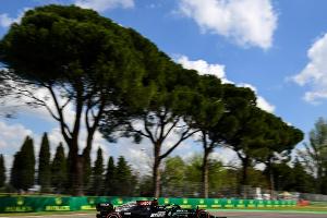 Formel 1: Erstes Imola-Training nach Perez-Unfall unterbrochen - Bestzeit für Bottas