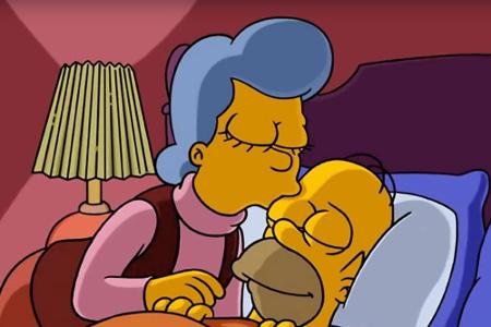 Die Schauspielerin Glenn Close lieh in mehreren Folgen Mona Simpson, der Mutter von Homer, ihre Stimme. Sie war lange auf de...