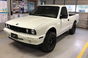 Toyota Pick-up mit E30-3er-Gesicht sieht überraschend gut aus