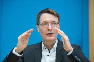 Lauterbach hält EM-Spiele in München vor vielen Fans für "nicht vertretbar"