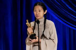 Oscars 2021: Chloé Zhao und ihr "Nomadland" räumen ab