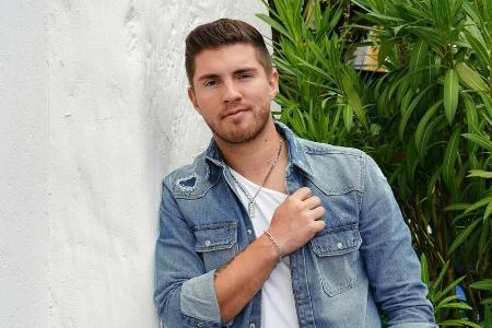 Joey Heindle hat seine Ausbildung zum Rettungssanitäter abgeschlossen. Joey Heindle hat seine Ausbildung zum Rettungssanitäter abgeschlossen.