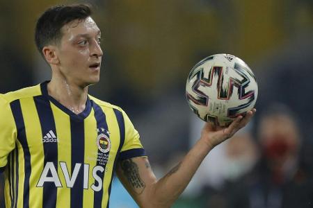 Özil feiert Startelf-Comeback bei Fenerbahces Nullnummer