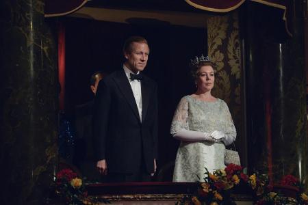 An der Seite der Queen steht wie immer ihr Ehemann Prinz Philip (Tobias Menzies).