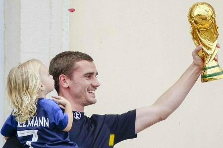 Antoine Griezmann mit seiner Tochter Mia im Jahr 2018. Antoine Griezmann mit seiner Tochter Mia im Jahr 2018.