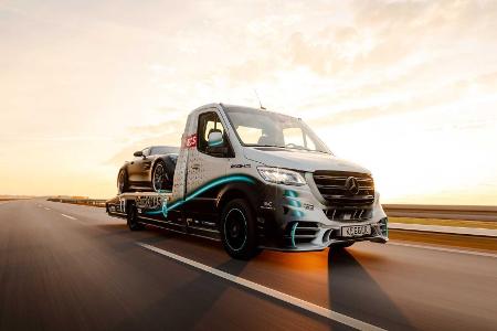 Krasser Abschlepper: Mercedes Sprinter mit V6 in Petronas Edition