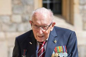 Captain Sir Tom Moore: Buch des Corona-Helden wurde veröffentlicht