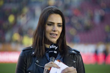 SKY-Moderatorin Laura WONTORRA. Fussball, FC Augsburg (A) - ...
