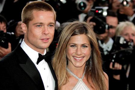 In der Liebe schien es perfekt zu laufen: Im Frühjahr 1998 lernte Aniston Brad Pitt kennen und heiratete ihn am 29. Juli 200...