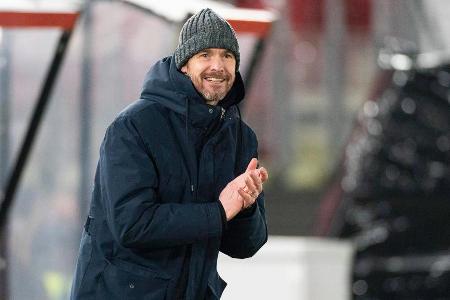 Erik ten Hag ist nach lange anhaltenden Spekulationen aus dem Rennen. 'Ich hoffe, mal in der Bundesliga als Trainer zu arbei...