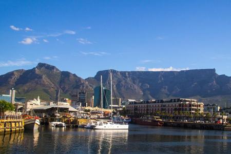 Auch auf das nächste Bild hat sich der Tafelberg geschlichen. Es zeigt die 