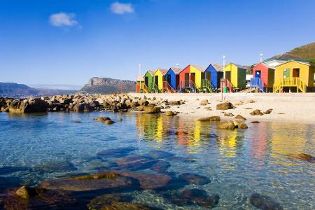 Die kleinen bunten Holzhäuser sind das Aushängeschild vom Strand von St. James. Der kleine Strand ist vor allem für Familien...