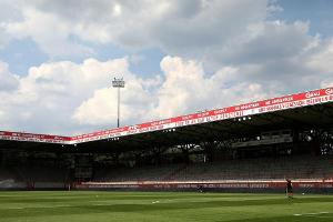 Spontane Party am Stadion: Union-Fans feiern Europapokal-Jagd