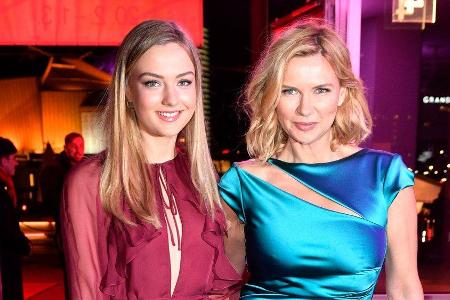 Lilly Krug (l.) macht ihre Mutter, Veronica Ferres, sehr stolz.