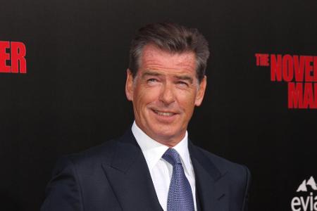 Als 007 rettete er die Welt, doch zu Hause gibt Schauspieler Pierce Brosnan den liebevollen Opa. Und das schon seit 1998! Mi...