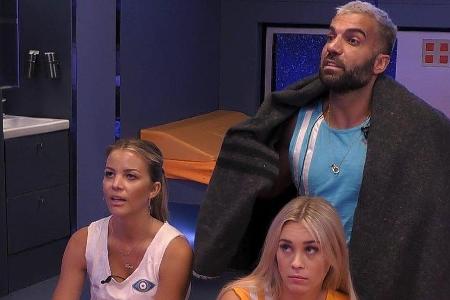 Ina Aogo (li.) und Rafi Rachek diskutieren mit Daniela Büchner, Raumstation-Neuling Payton Ramolla ist mit der angespannten ... Ina Aogo (li.) und Rafi Rachek diskutieren mit Daniela Büchner, Raumstation-Neuling Payton Ramolla ist mit der angespannten ...