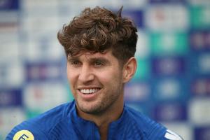 Nationalspieler Stones verlängert bis 2026 bei City