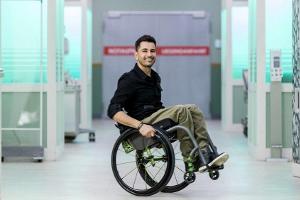 "In aller Freundschaft": Tan Caglar ist der erste Arzt im Rollstuhl