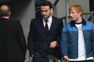 Trikotnummer 17: Sheeran Mannschaftsmitglied von Ipswich Town