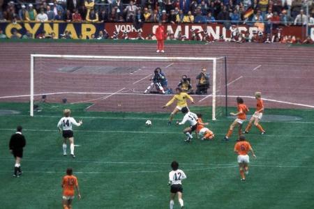 Am 7. Juli 1974 macht sich Gerd Müller endgültig unsterblich. In der 43. Minute trifft der Stürmer im WM-Finale gegen die Ni...