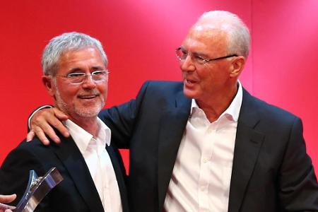 Beim 'SportBild'-Award zeigt sich Gerd Müller zum bislang letzten Mal der breiten Öffentlichkeit. Anschließend wird bekannt,...