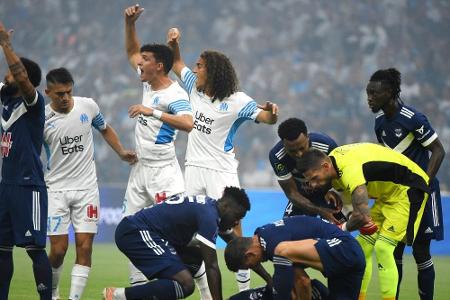 Erinnerungen an Eriksen: Bordeaux-Spieler Kalu bricht zusammen Erinnerungen an Eriksen: Bordeaux-Spieler Kalu bricht zusammen