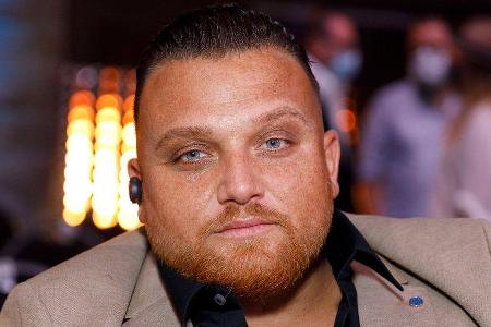 Menowin Fröhlich hat mit 33 Jahren bereits fünf Kinder - Nummer sechs ist unterwegs. Menowin Fröhlich hat mit 33 Jahren bereits fünf Kinder - Nummer sechs ist unterwegs.